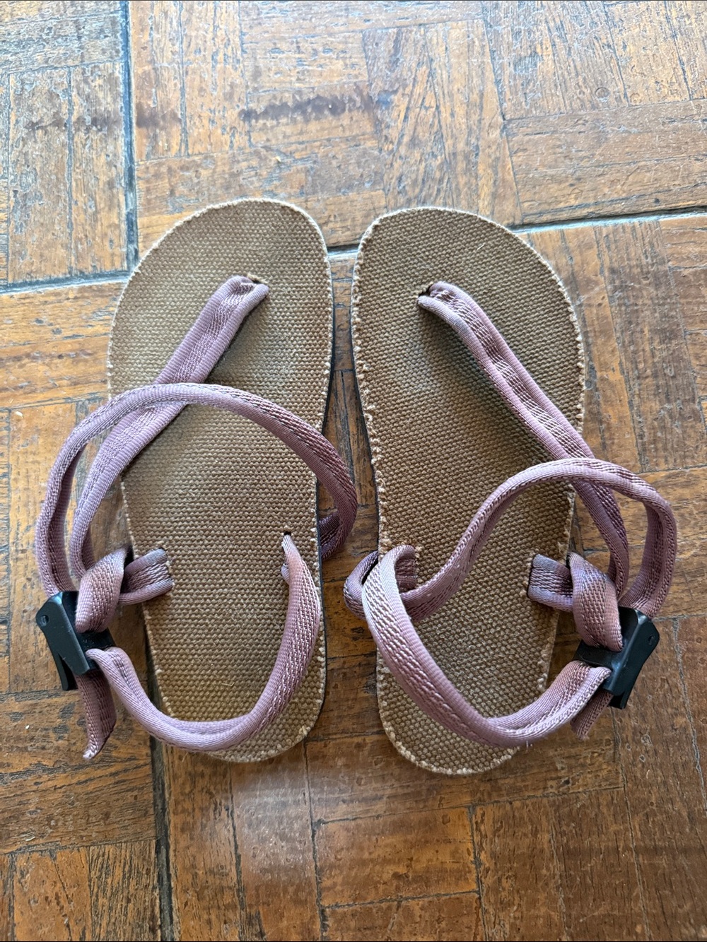 Earth Runners Circadian Kids Sandals - Lightweight Summer Shoe - LIKE NEW